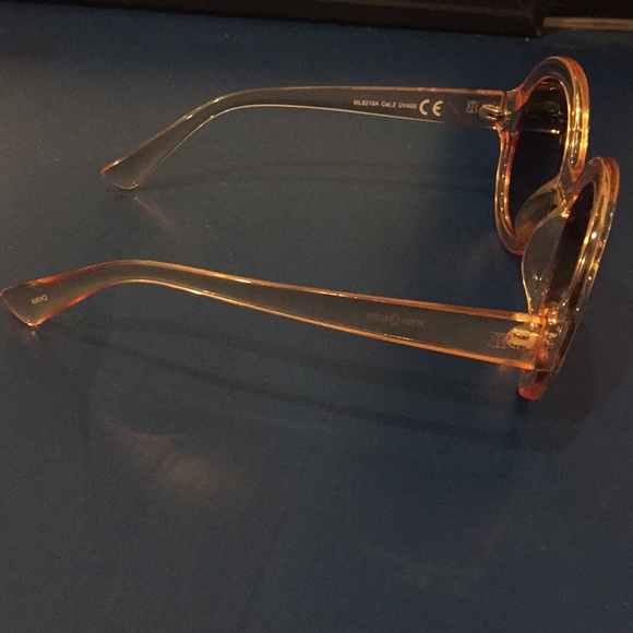 Robin Ruth ‘Nureet’ Peach Sunglasses - Picture 2 of 3